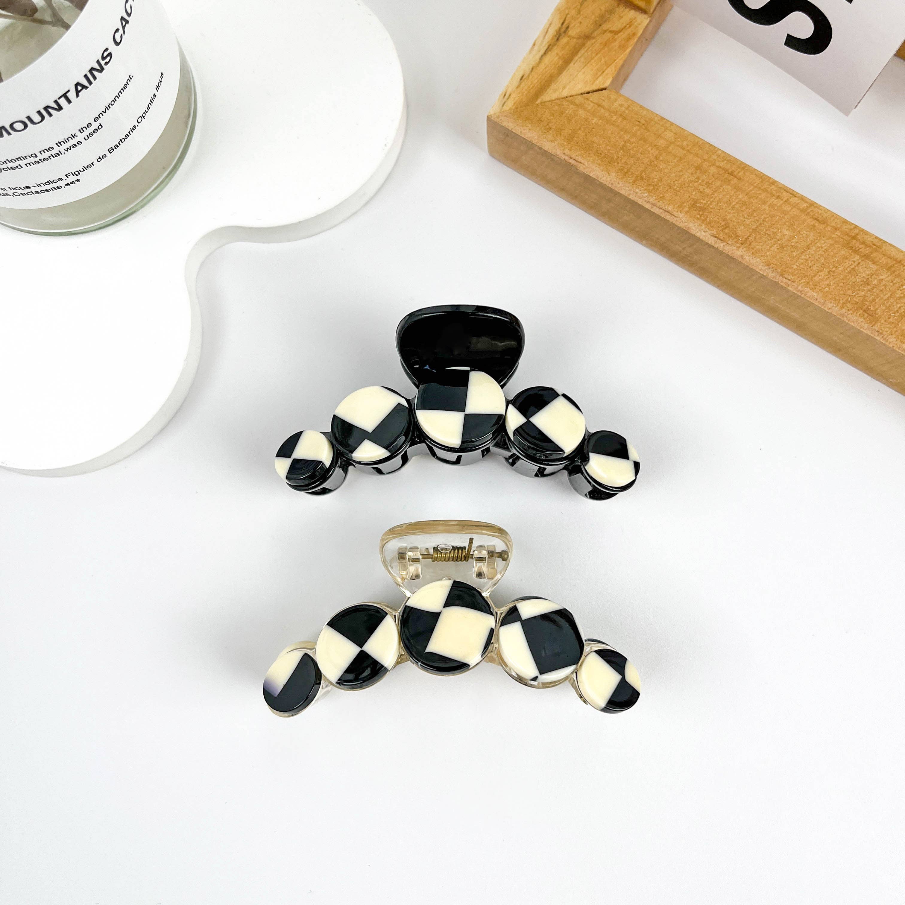 Black & White Checkerboard Claw Clip – Trendy Aesthetic Hair Clip | Simple Everyday Hair Accessory