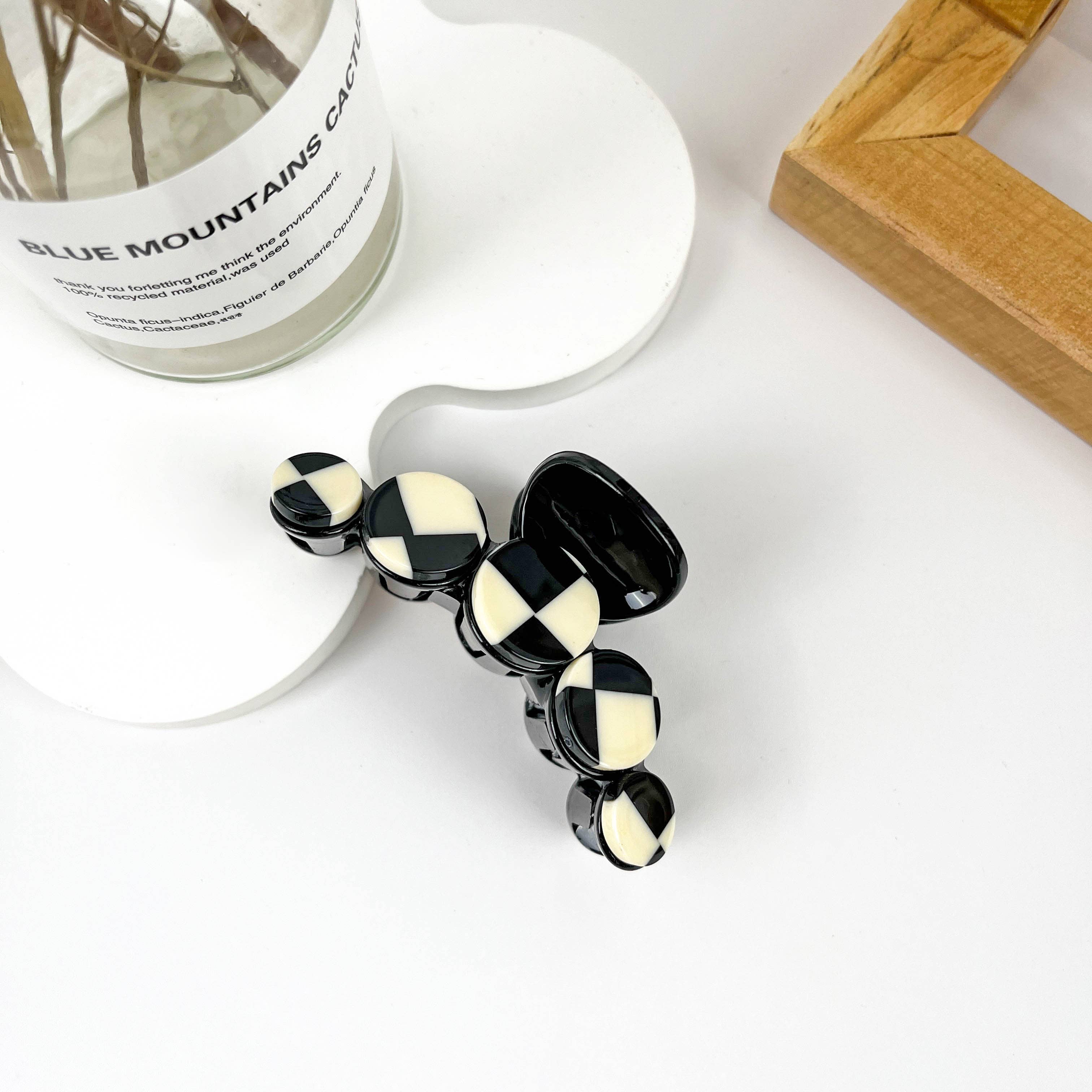Black & White Checkerboard Claw Clip – Trendy Aesthetic Hair Clip | Simple Everyday Hair Accessory