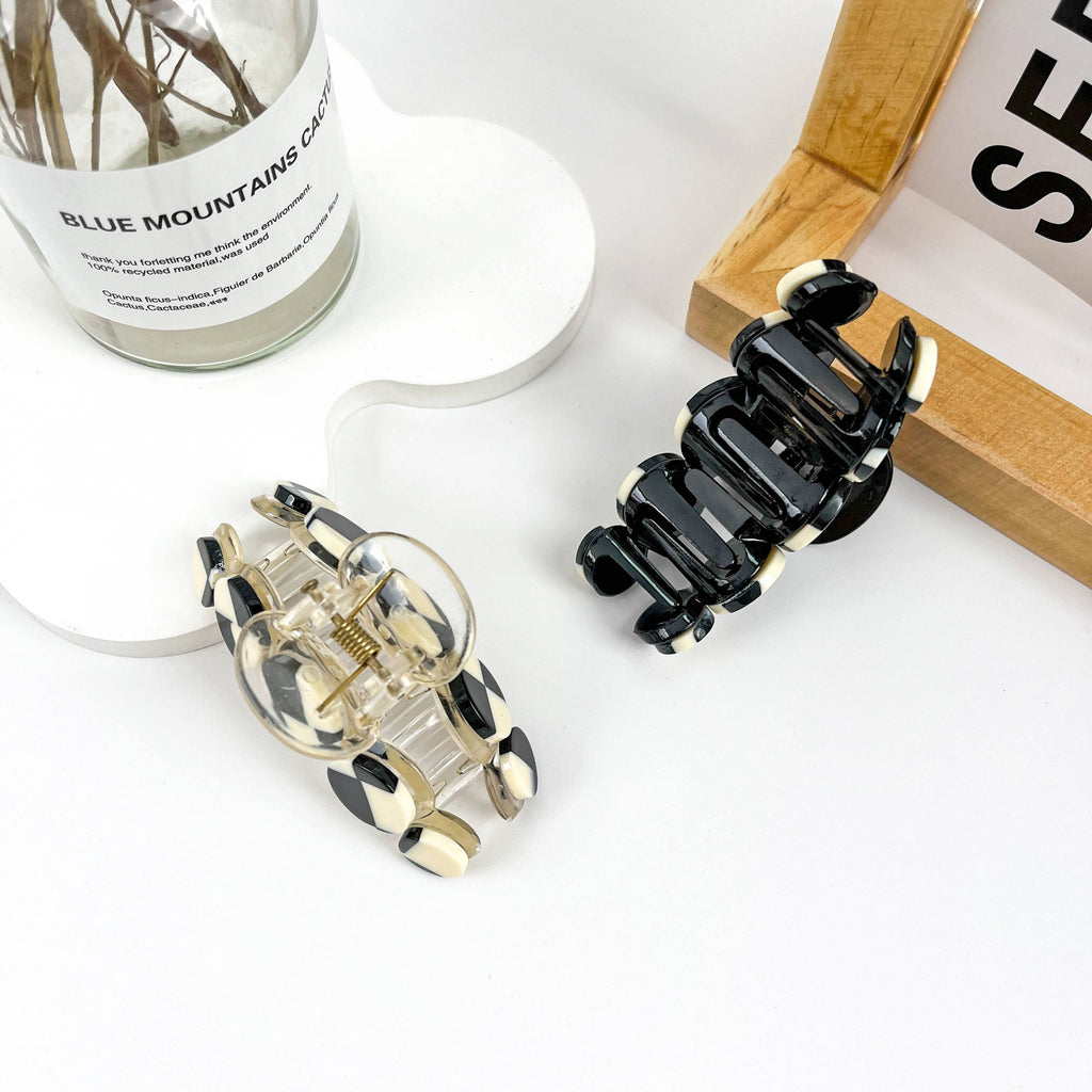 Black & White Checkerboard Claw Clip – Trendy Aesthetic Hair Clip | Simple Everyday Hair Accessory