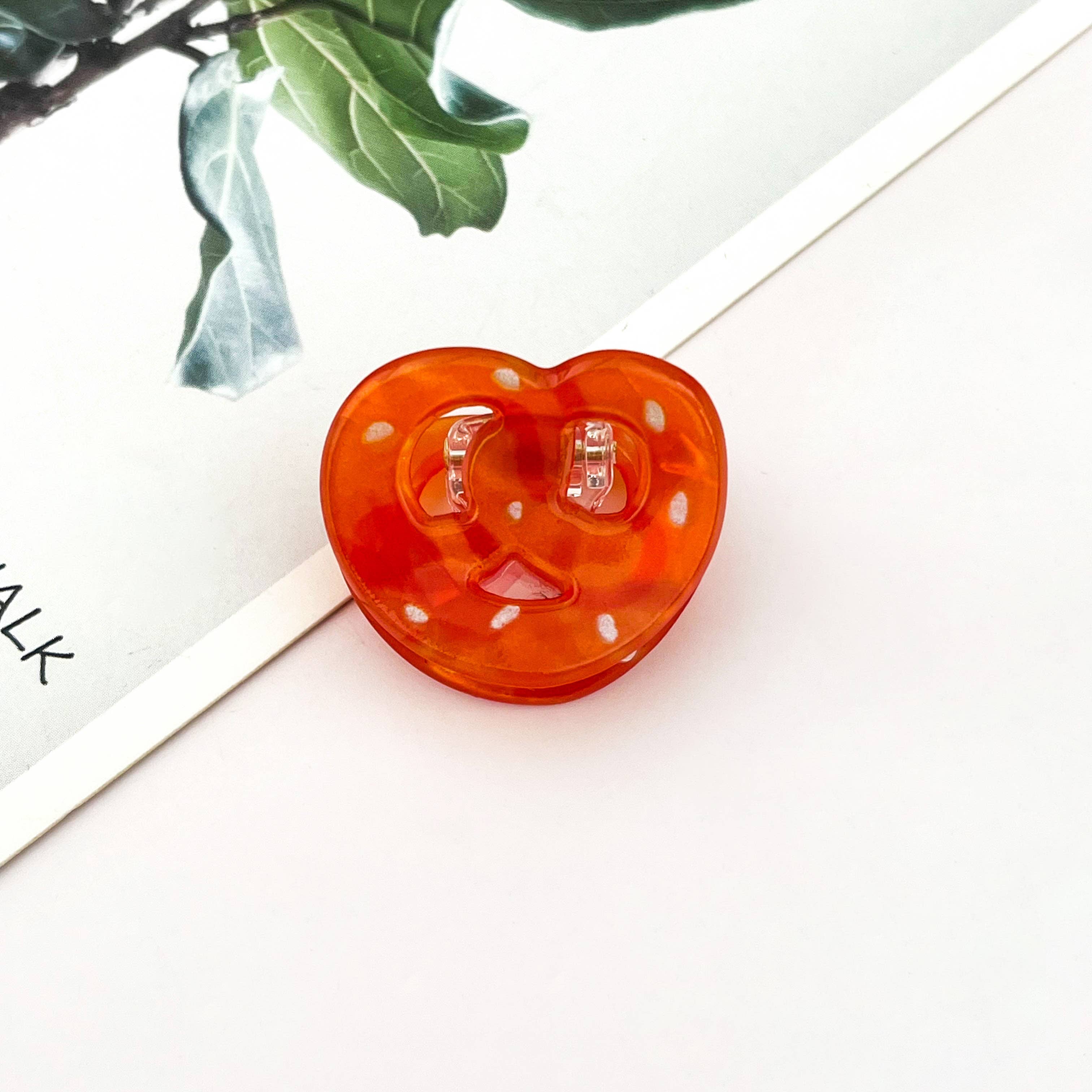 Mini Pretzel Claw Clip – Cute Bakery Food Hair Clip | Brown Aesthetic Everyday Hair Accessory