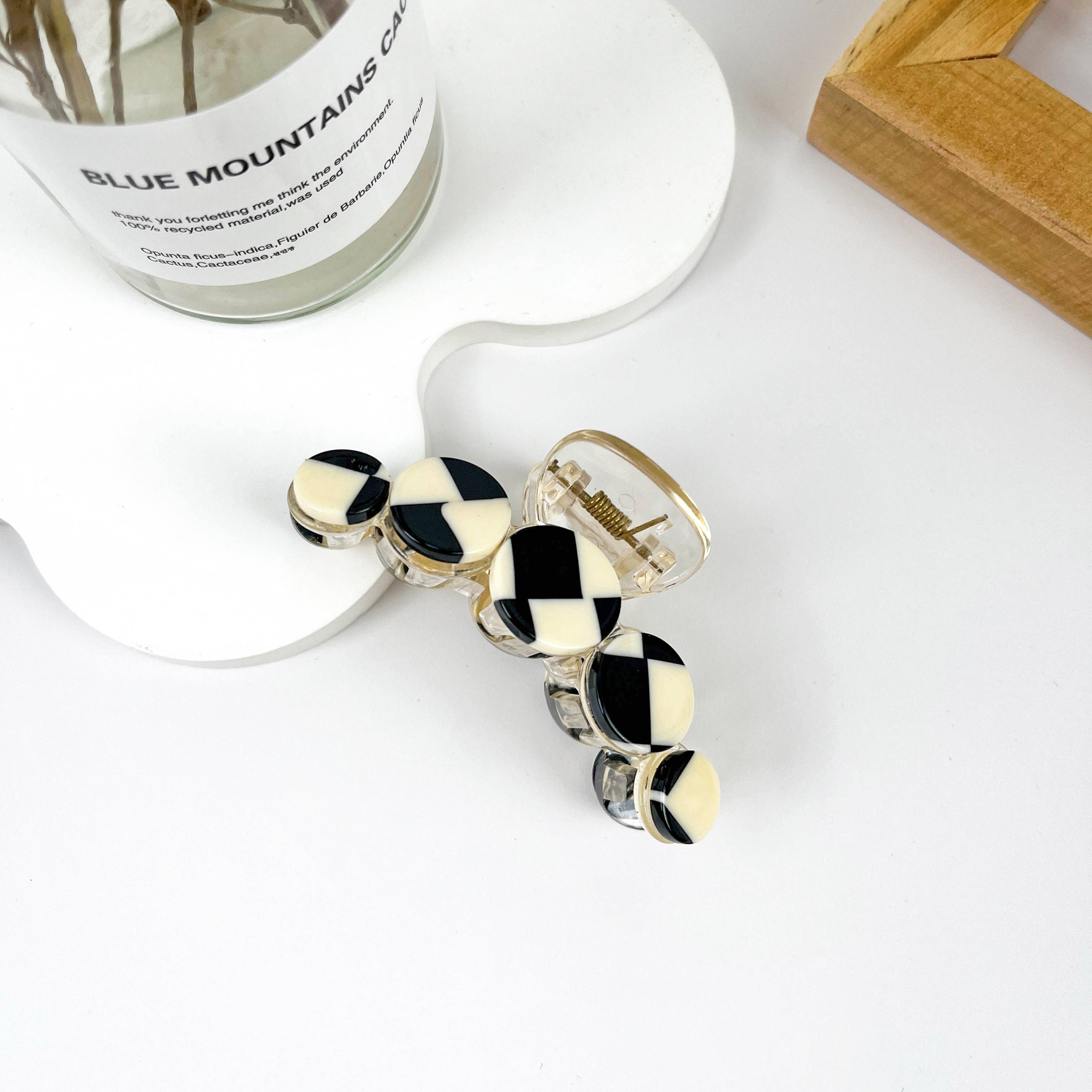 Black & White Checkerboard Claw Clip – Trendy Aesthetic Hair Clip | Simple Everyday Hair Accessory